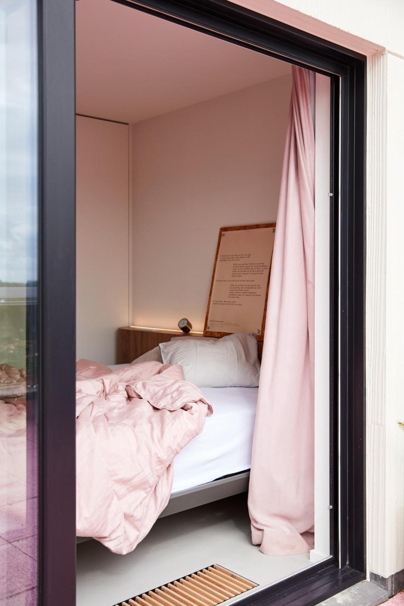 The Pink Penthouse * De Panne