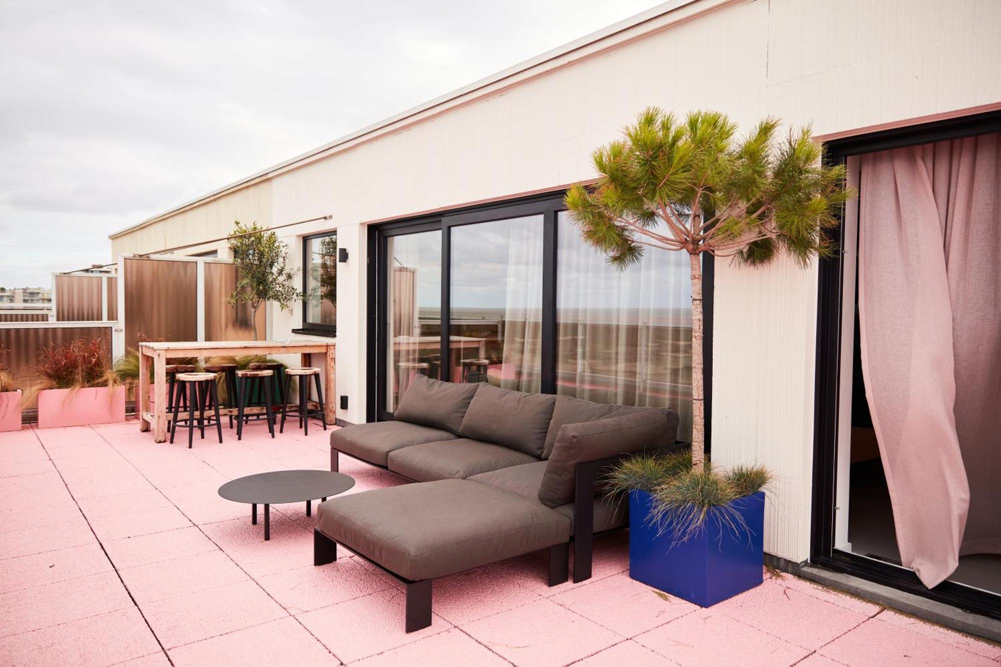 Apartment The Pink Penthouse De Panne